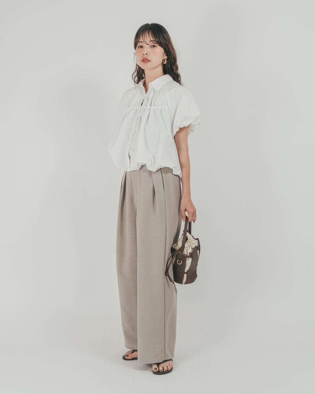 ［SET］バルーンShirringハーフスリーブシャツ + スラブTweedタックワイドパンツ（2SET）