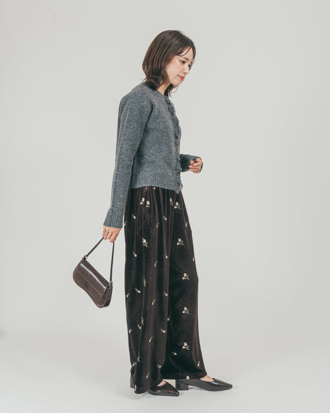 ［SET］フロントフリルメランジニットカーデ + Flower刺繍 ベロアパンツ（2SET）