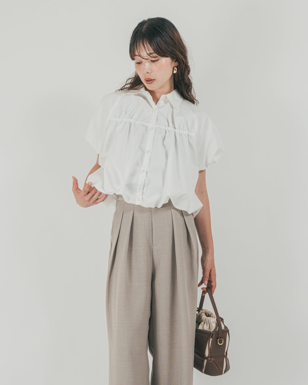 ［SET］バルーンShirringハーフスリーブシャツ + スラブTweedタックワイドパンツ（2SET）