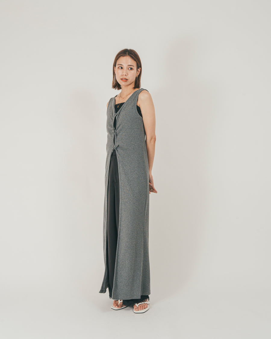 ［SET］フロントデザインジレワンピ + サテン裾レース Relaxパンツ（2SET）