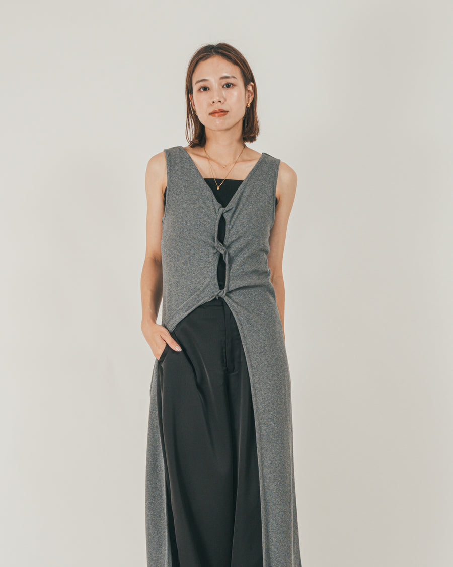 ［SET］フロントデザインジレワンピ + サテン裾レース Relaxパンツ（2SET）