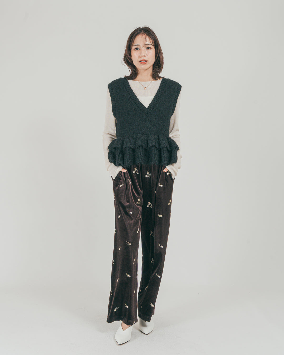 ［SET］2Way モヘアダブルFrillベスト + Flower刺繍 ベロアパンツ（2SET）