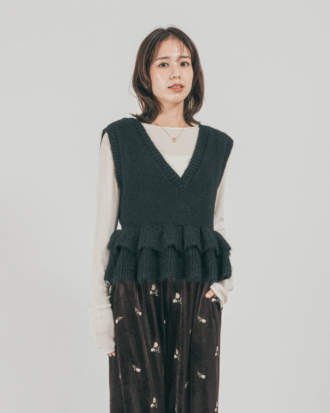 ［SET］2Way モヘアダブルFrillベスト + Flower刺繍 ベロアパンツ（2SET）