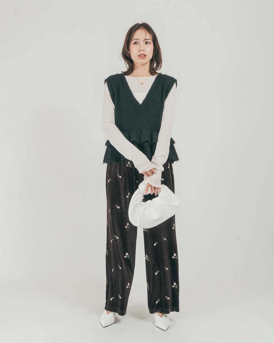 ［SET］2Way モヘアダブルFrillベスト + Flower刺繍 ベロアパンツ（2SET）