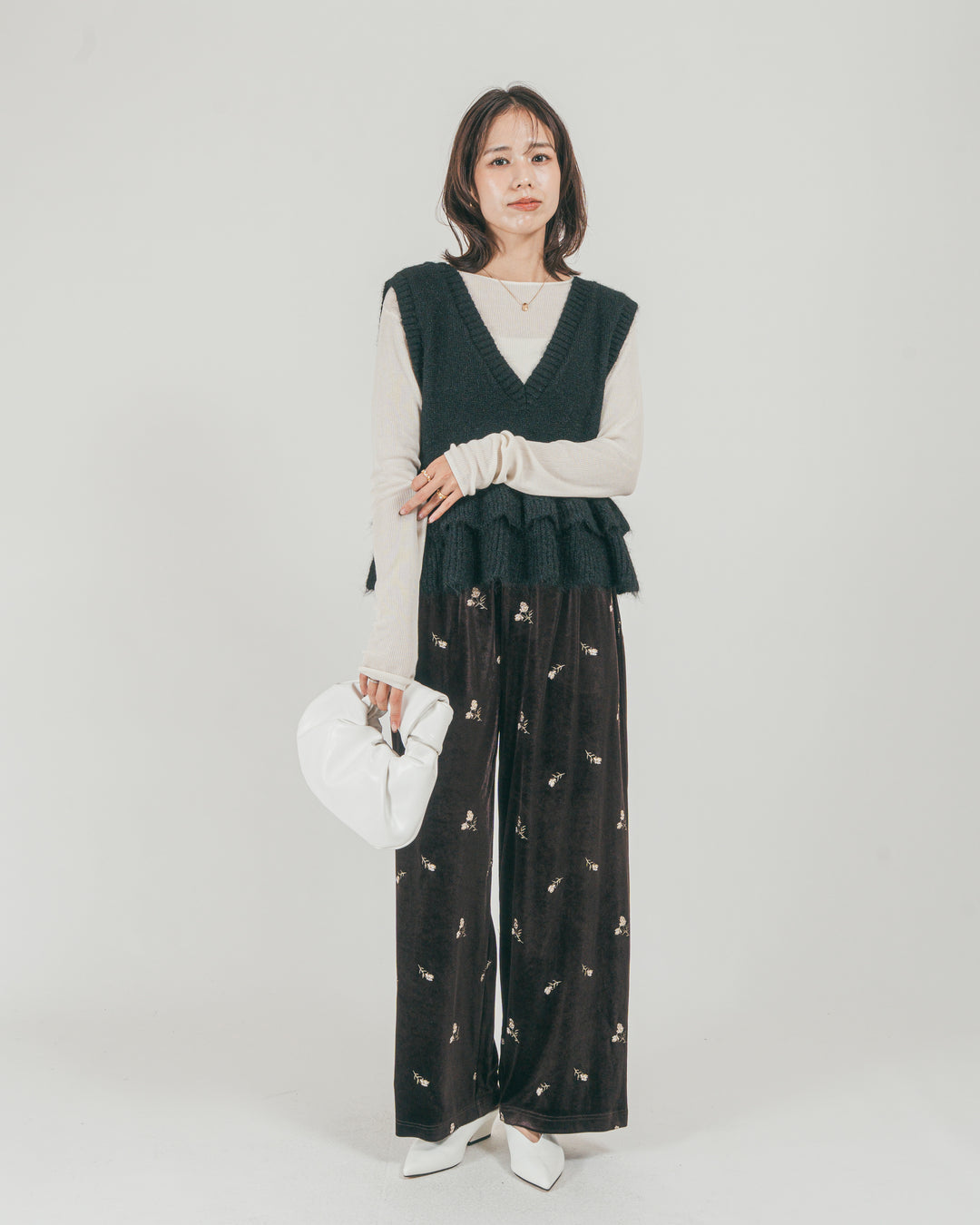 ［SET］2Way モヘアダブルFrillベスト + Flower刺繍 ベロアパンツ（2SET）