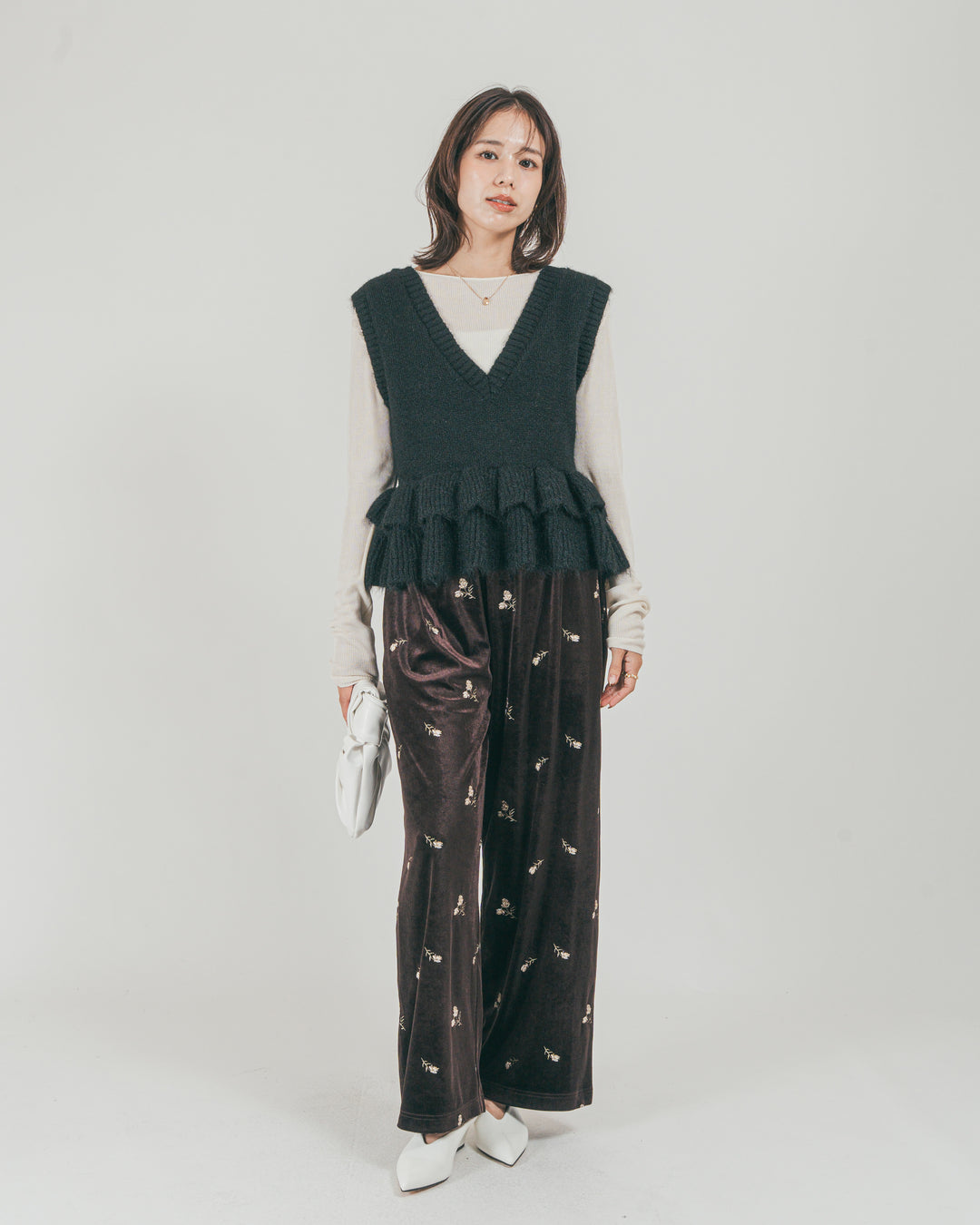 ［SET］2Way モヘアダブルFrillベスト + Flower刺繍 ベロアパンツ（2SET）