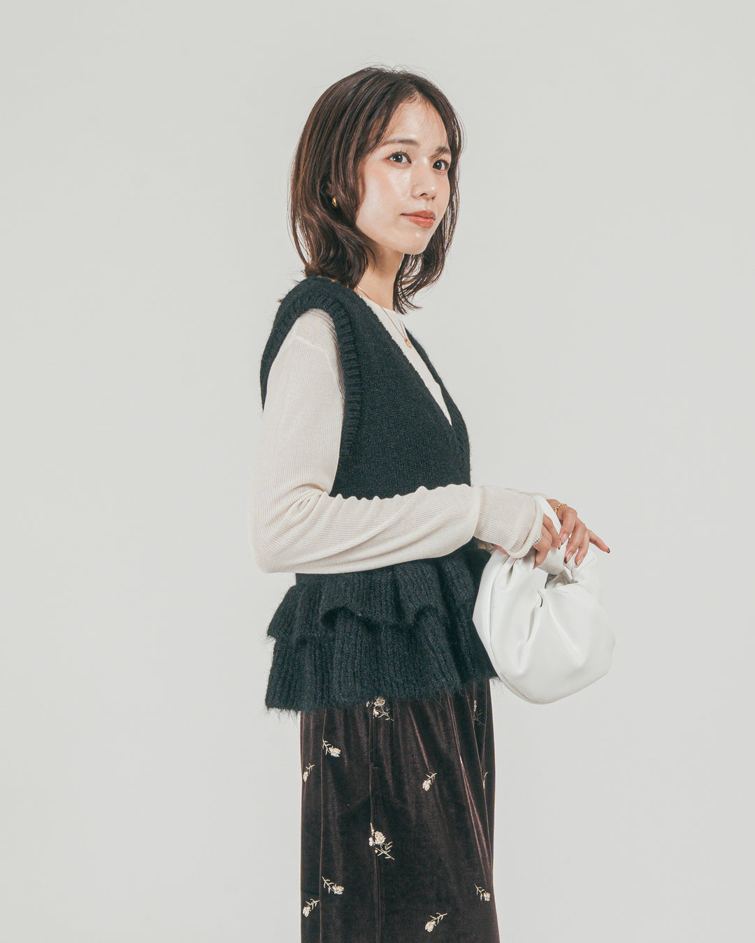 ［SET］2Way モヘアダブルFrillベスト + Flower刺繍 ベロアパンツ（2SET）
