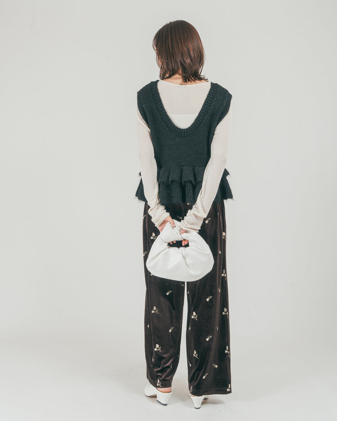 ［SET］2Way モヘアダブルFrillベスト + Flower刺繍 ベロアパンツ（2SET）