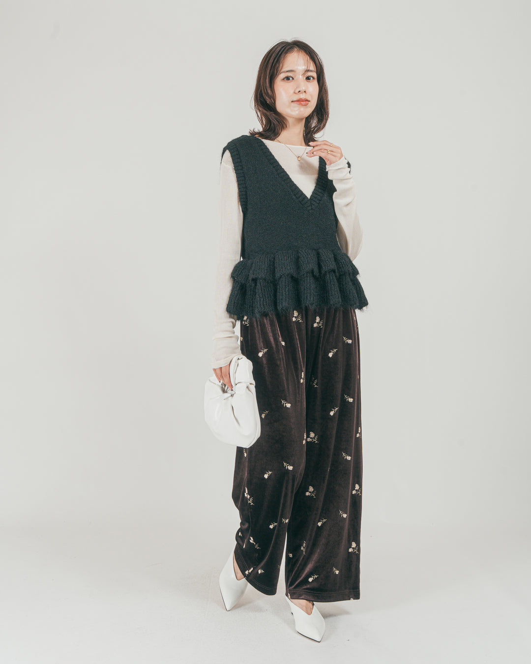 ［SET］2Way モヘアダブルFrillベスト + Flower刺繍 ベロアパンツ（2SET）