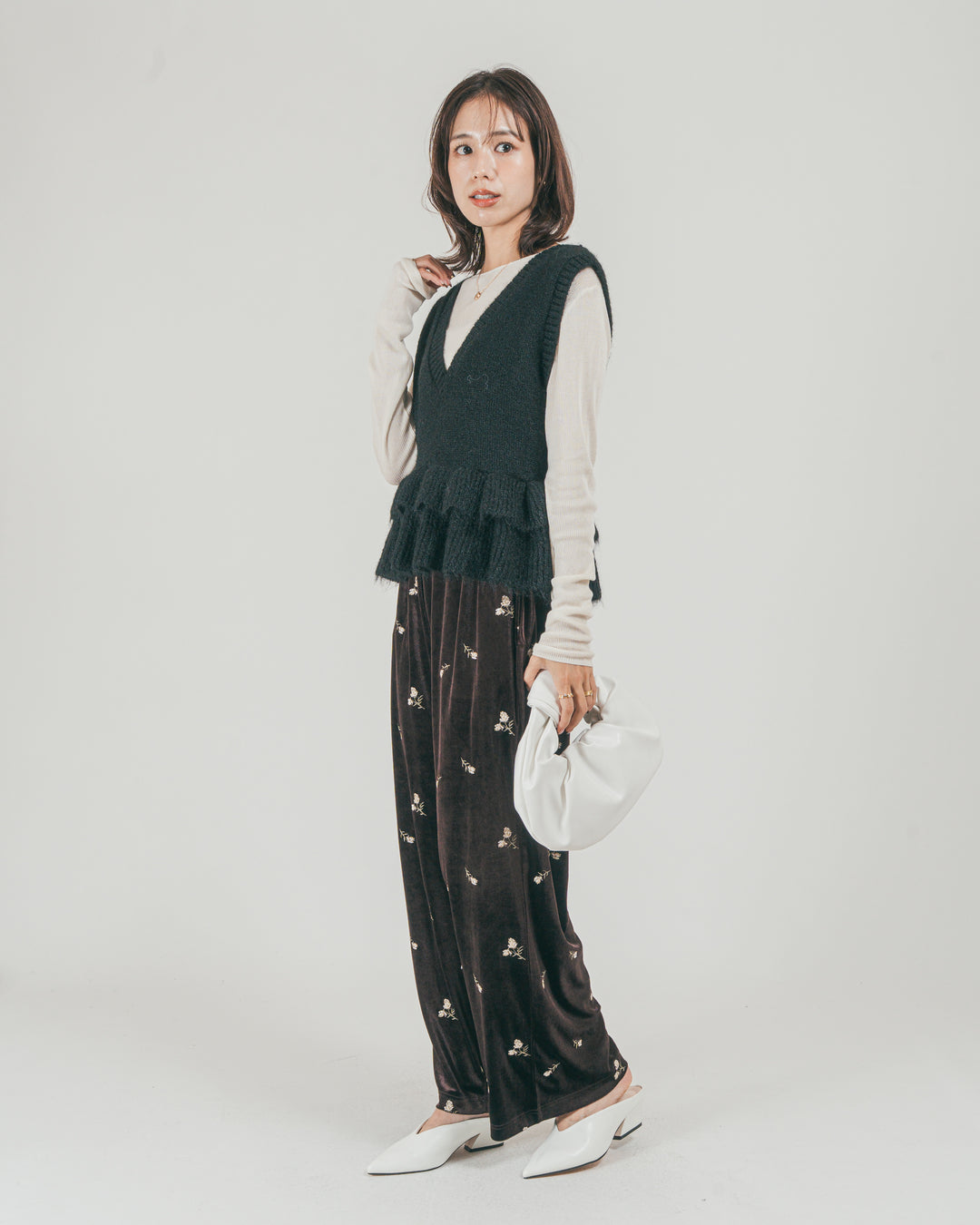 ［SET］2Way モヘアダブルFrillベスト + Flower刺繍 ベロアパンツ（2SET）