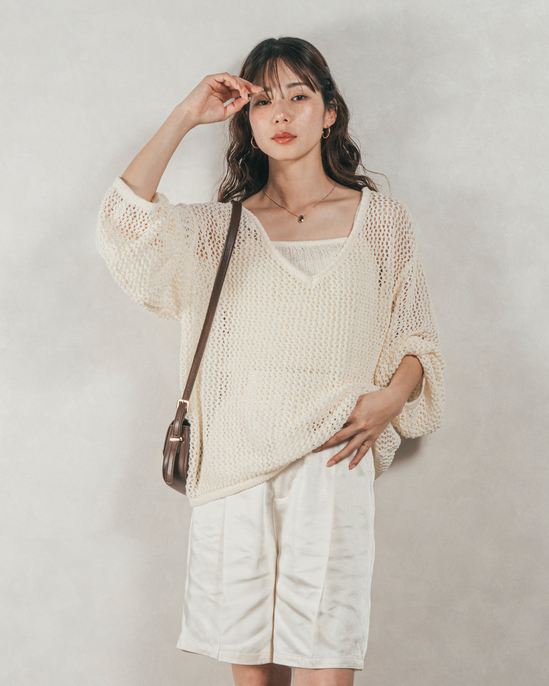［SET］メッシュ編みビスチェset Vネックニット + Vintageサテン　ハーフパンツ（2SET）