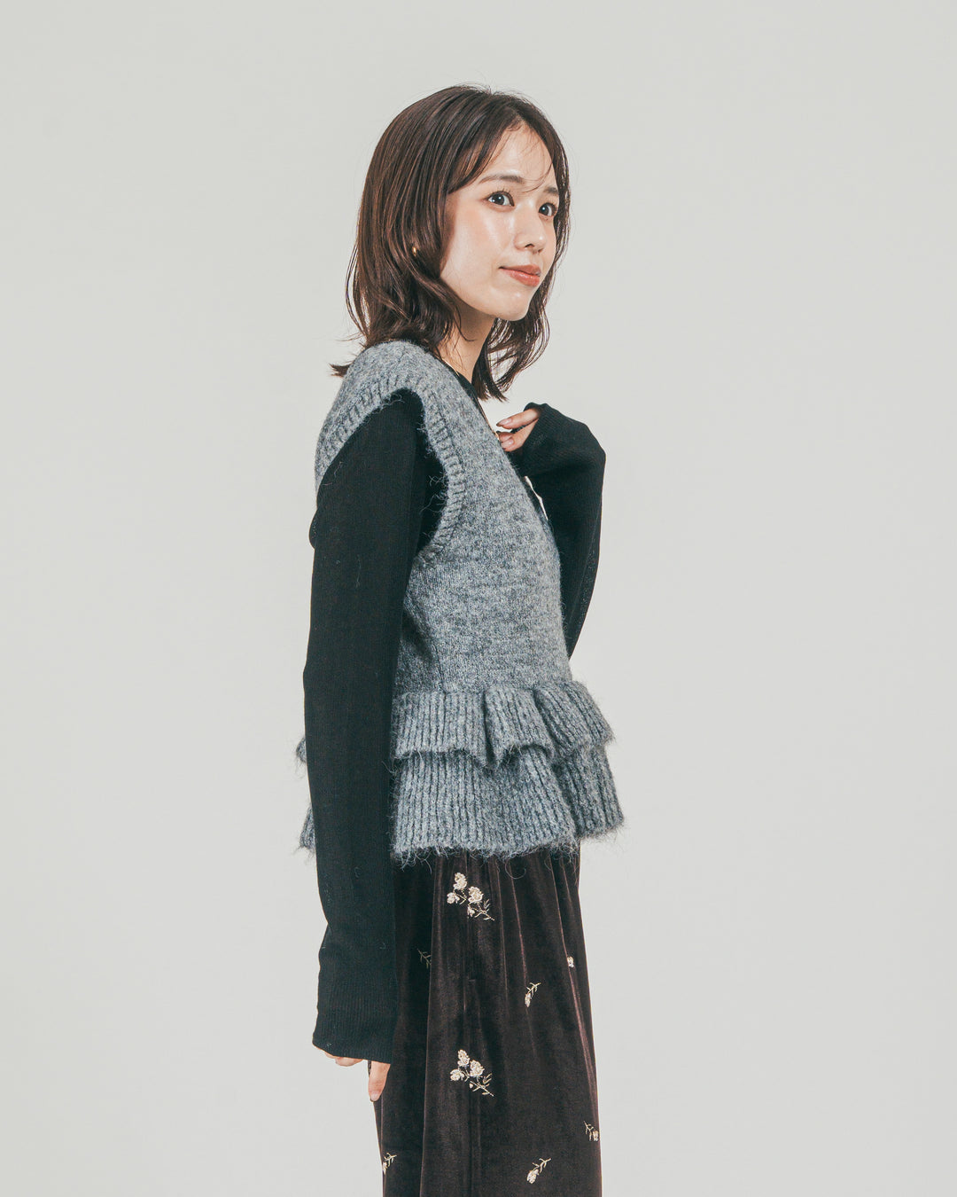 ［SET］2Way モヘアダブルFrillベスト + Flower刺繍 ベロアパンツ（2SET）