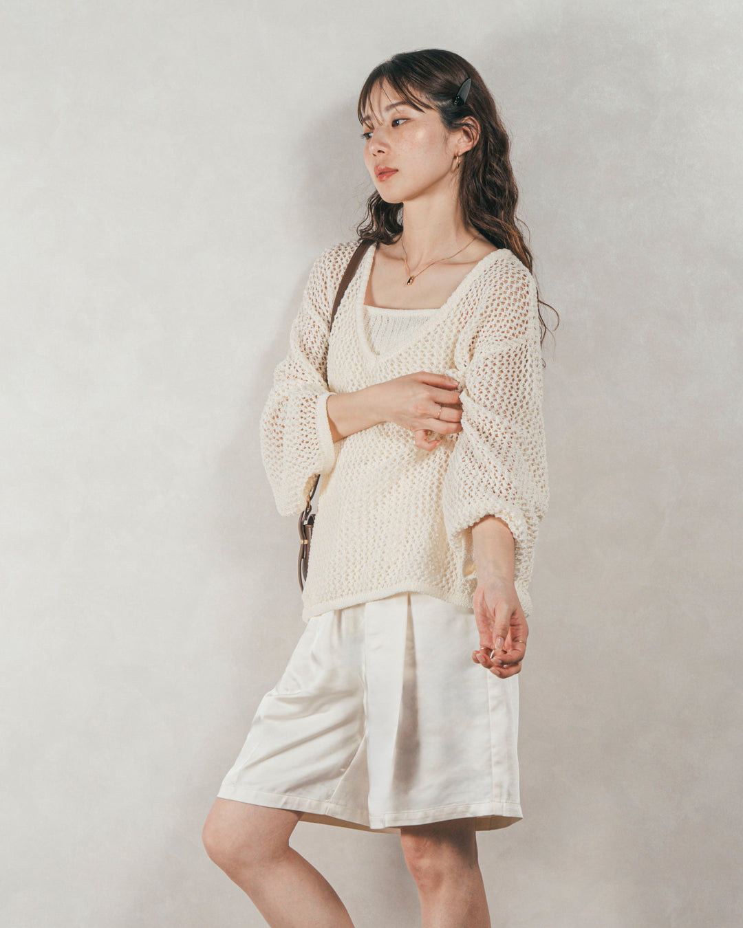 ［SET］メッシュ編みビスチェset Vネックニット + Vintageサテン　ハーフパンツ（2SET）