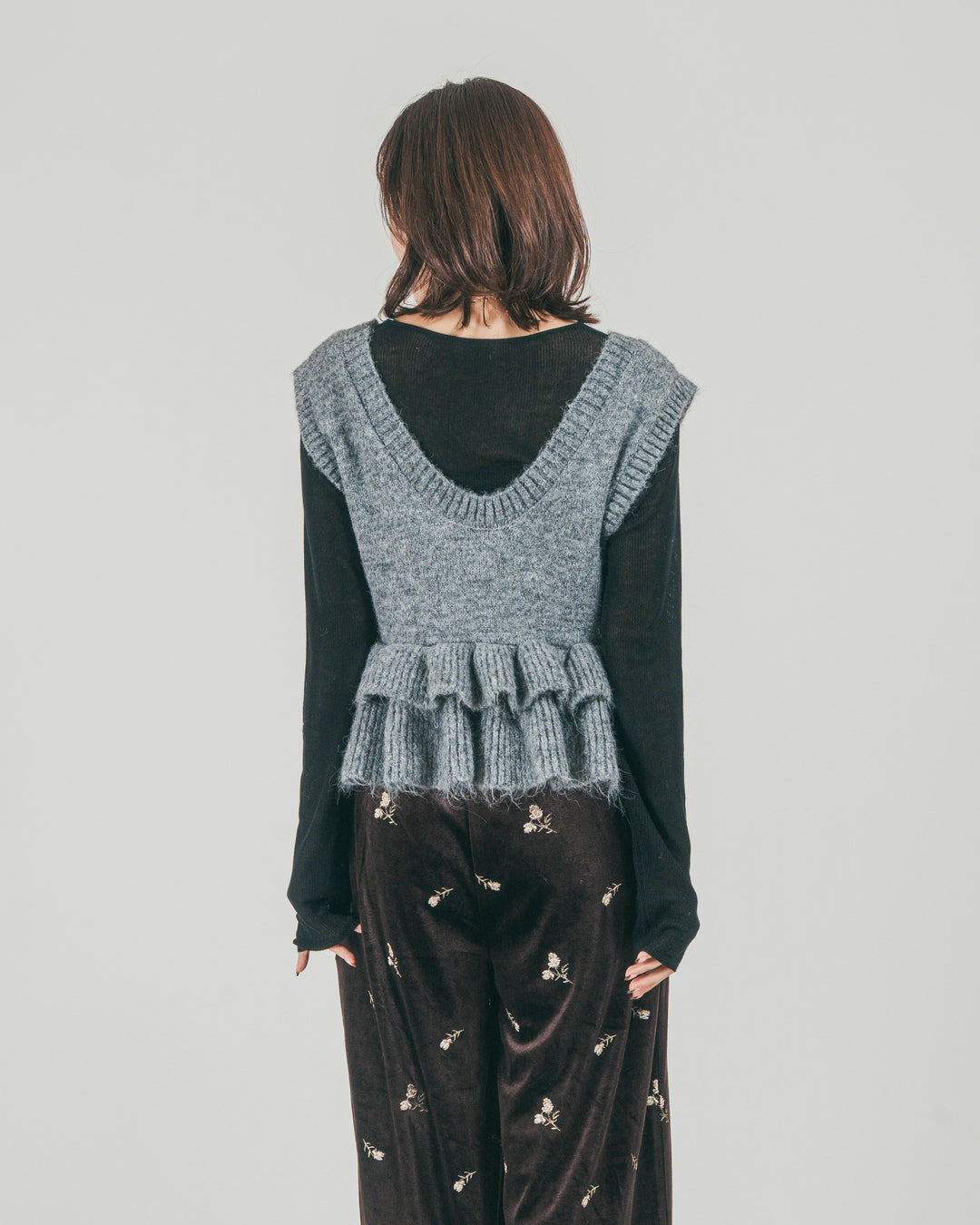 ［SET］2Way モヘアダブルFrillベスト + Flower刺繍 ベロアパンツ（2SET）