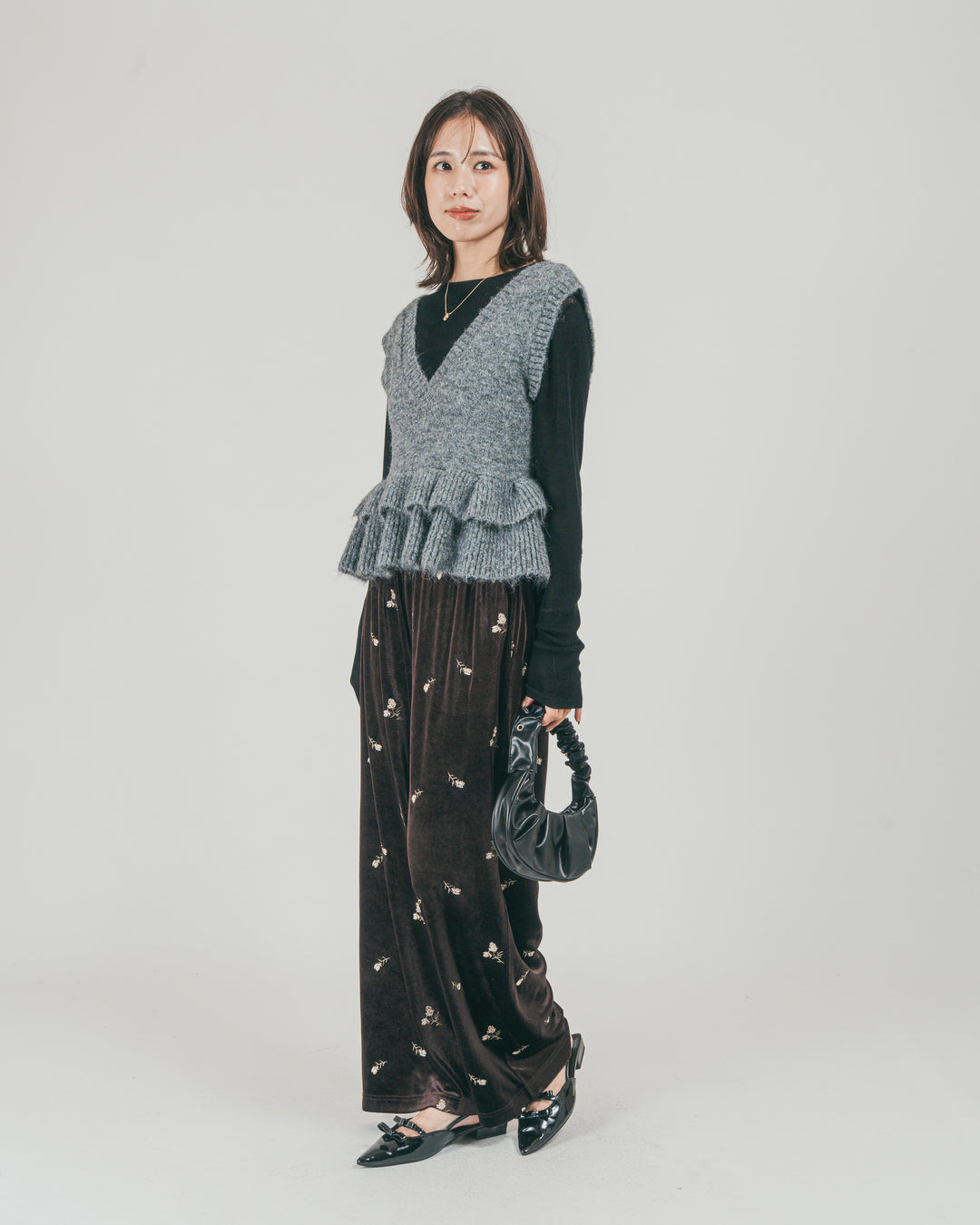 ［SET］2Way モヘアダブルFrillベスト + Flower刺繍 ベロアパンツ（2SET）