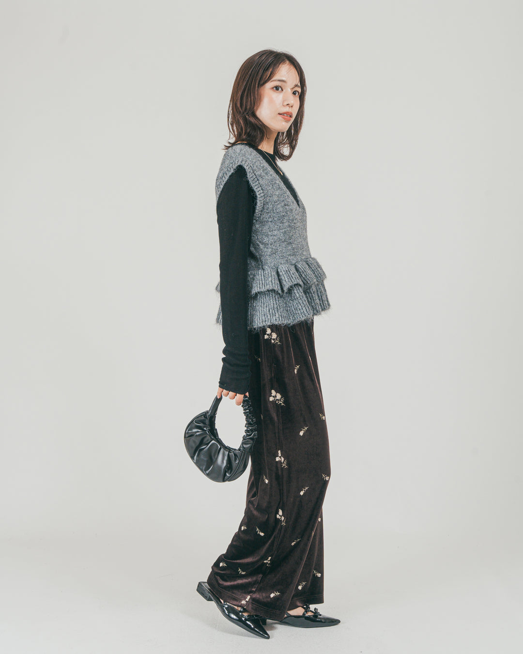 ［SET］2Way モヘアダブルFrillベスト + Flower刺繍 ベロアパンツ（2SET）