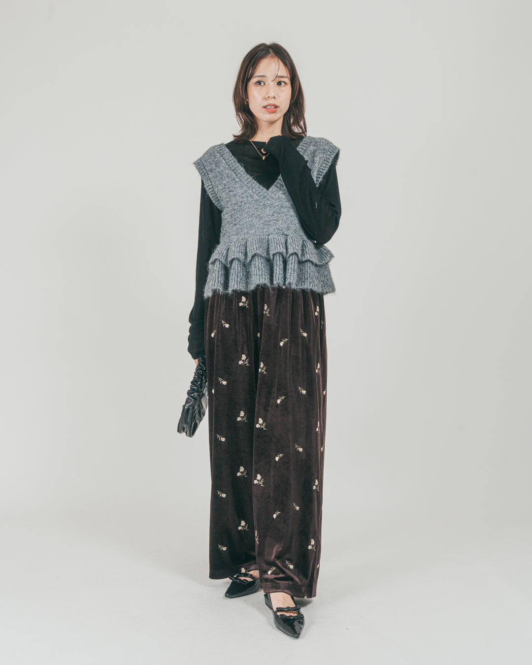 ［SET］2Way モヘアダブルFrillベスト + Flower刺繍 ベロアパンツ（2SET）