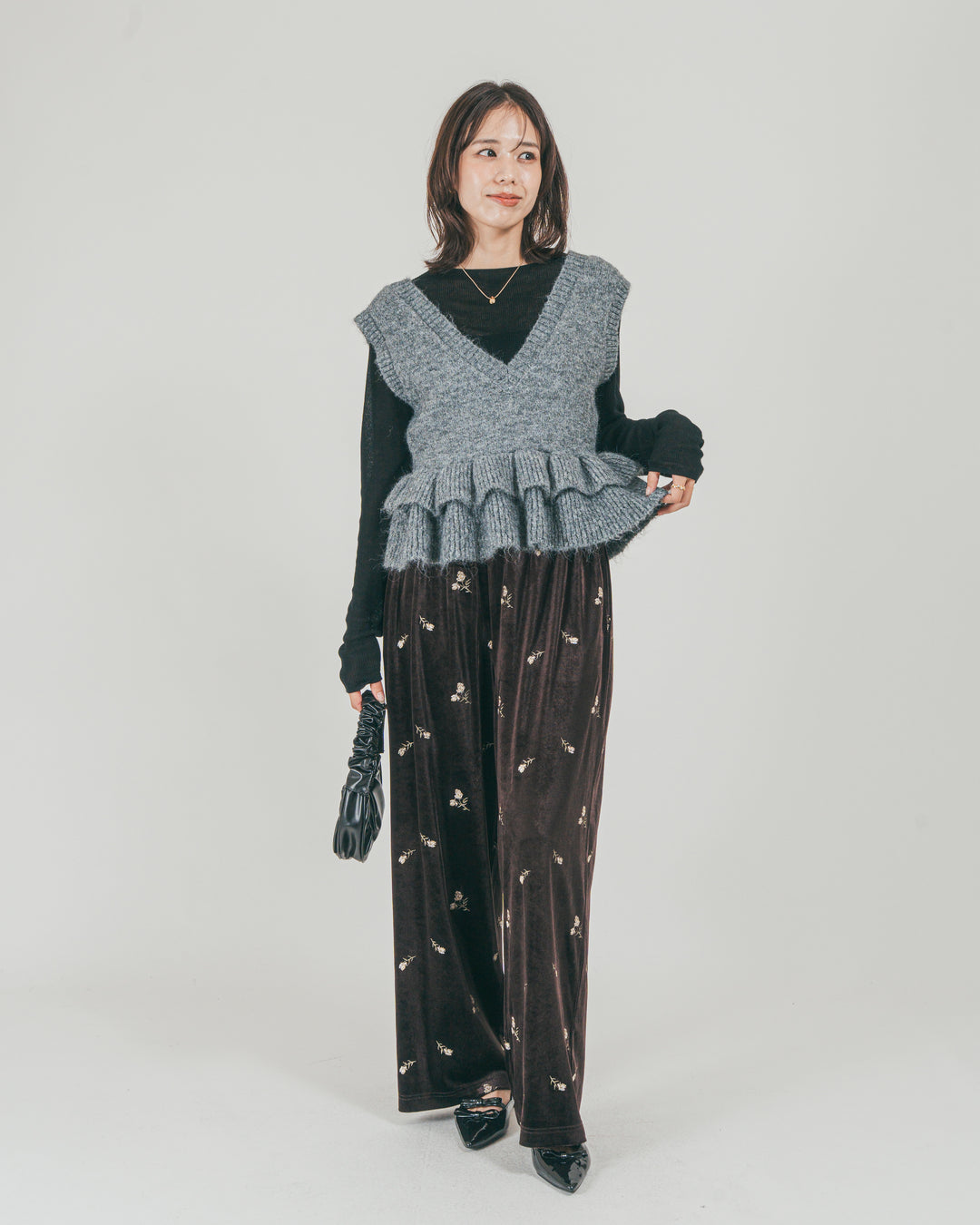 ［SET］2Way モヘアダブルFrillベスト + Flower刺繍 ベロアパンツ（2SET）