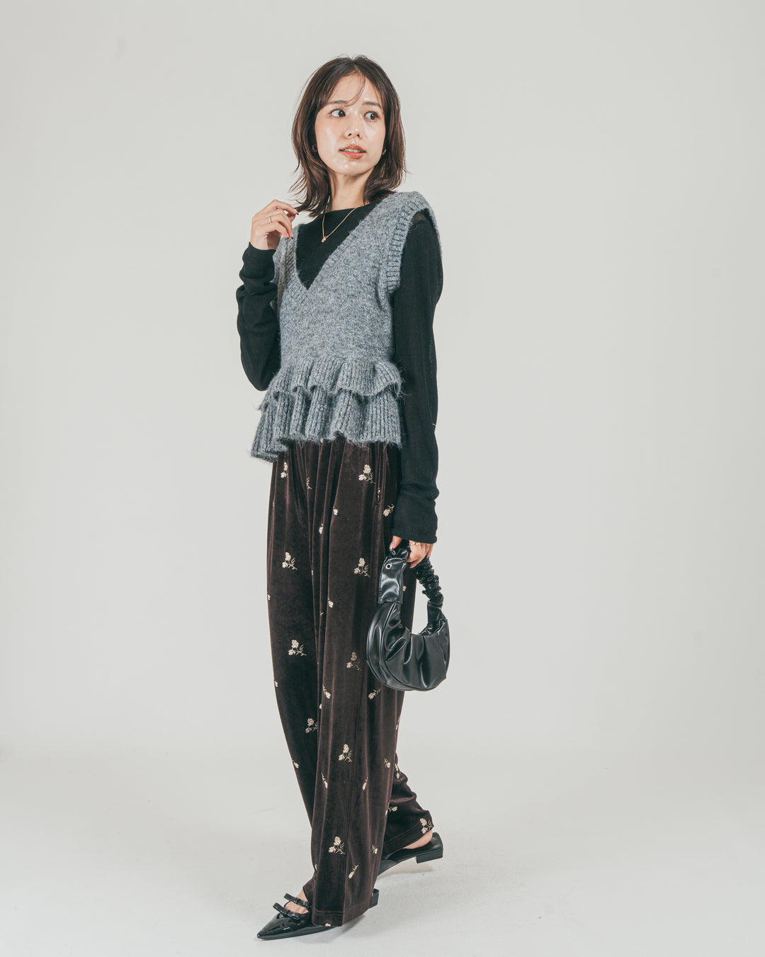 ［SET］2Way モヘアダブルFrillベスト + Flower刺繍 ベロアパンツ（2SET）