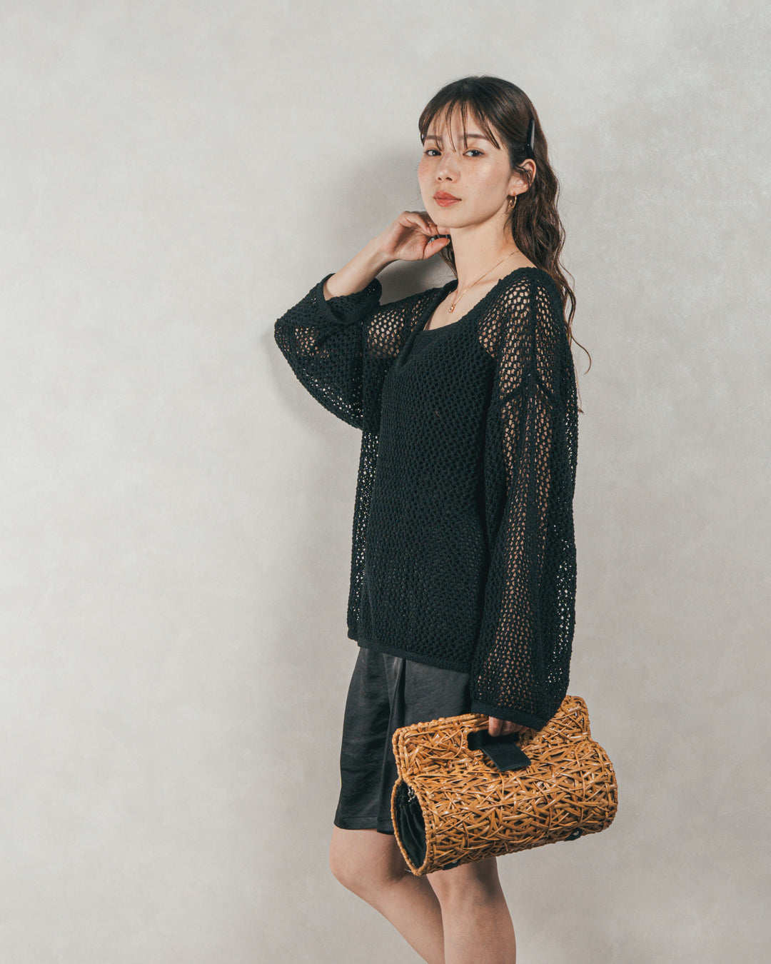 ［SET］メッシュ編みビスチェset Vネックニット + Vintageサテン　ハーフパンツ（2SET）
