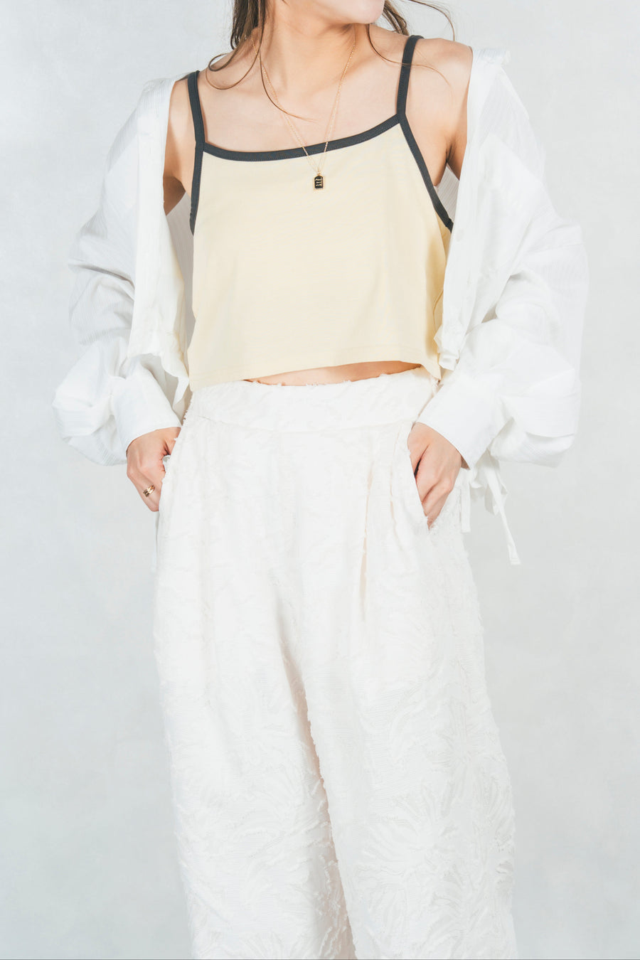 ［SET］キャミ付きリンガーTシャツ+フリンジジャガードリラックスパンツ（2SET）