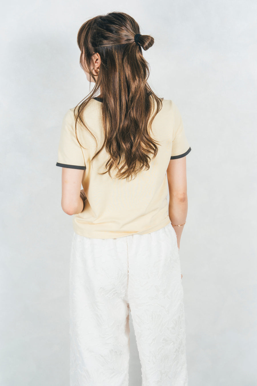 ［SET］キャミ付きリンガーTシャツ+フリンジジャガードリラックスパンツ（2SET）