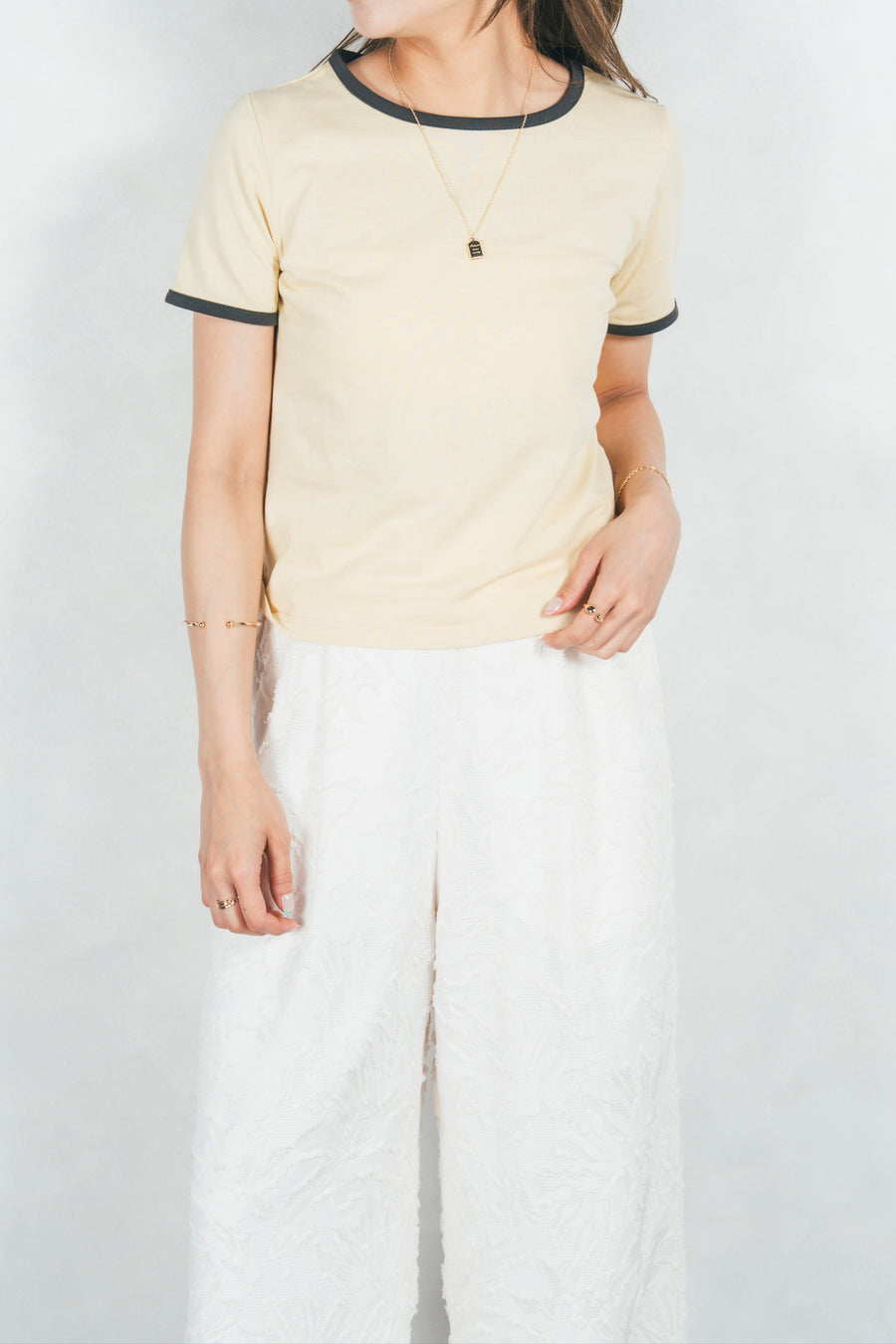 ［SET］キャミ付きリンガーTシャツ+フリンジジャガードリラックスパンツ（2SET）
