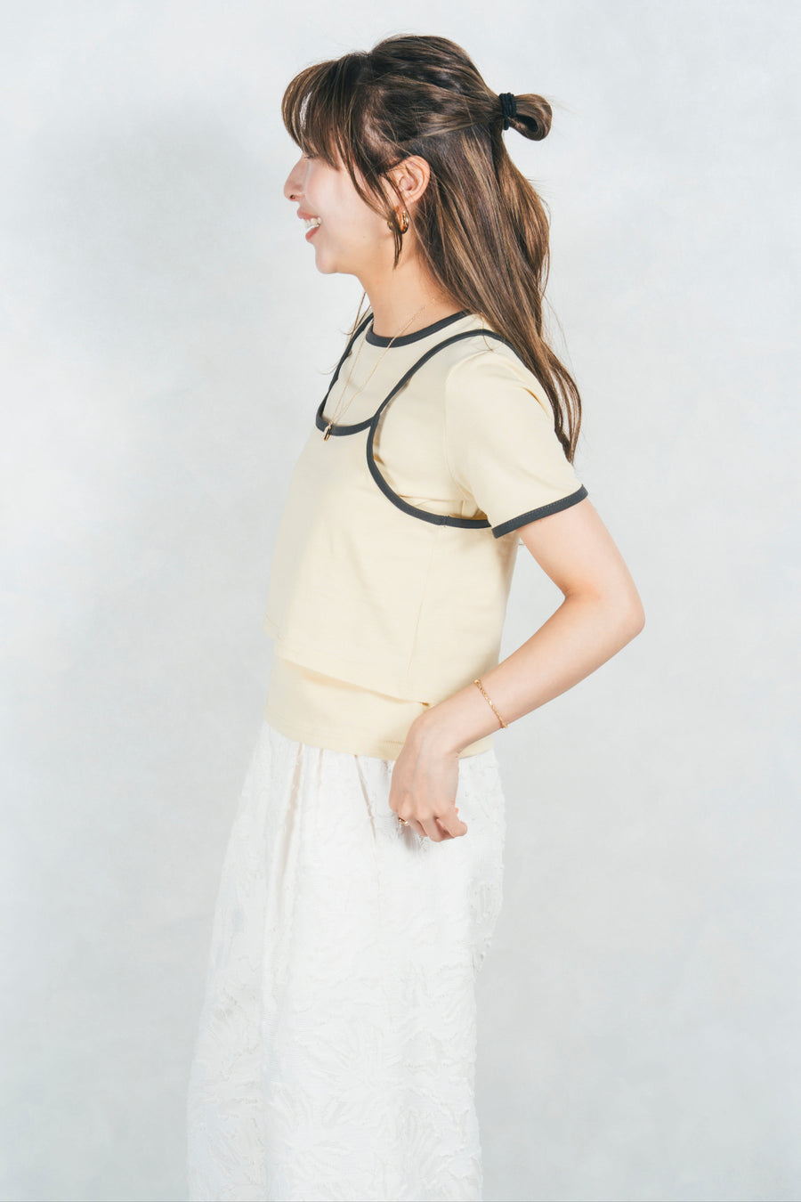 ［SET］キャミ付きリンガーTシャツ+フリンジジャガードリラックスパンツ（2SET）