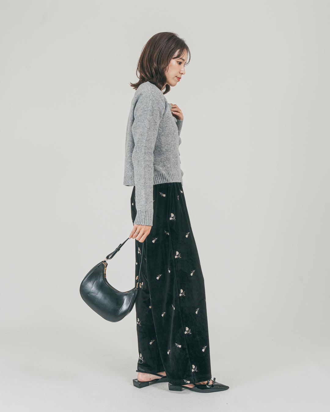 ［SET］フロントフリルメランジニットカーデ + Flower刺繍 ベロアパンツ（2SET）