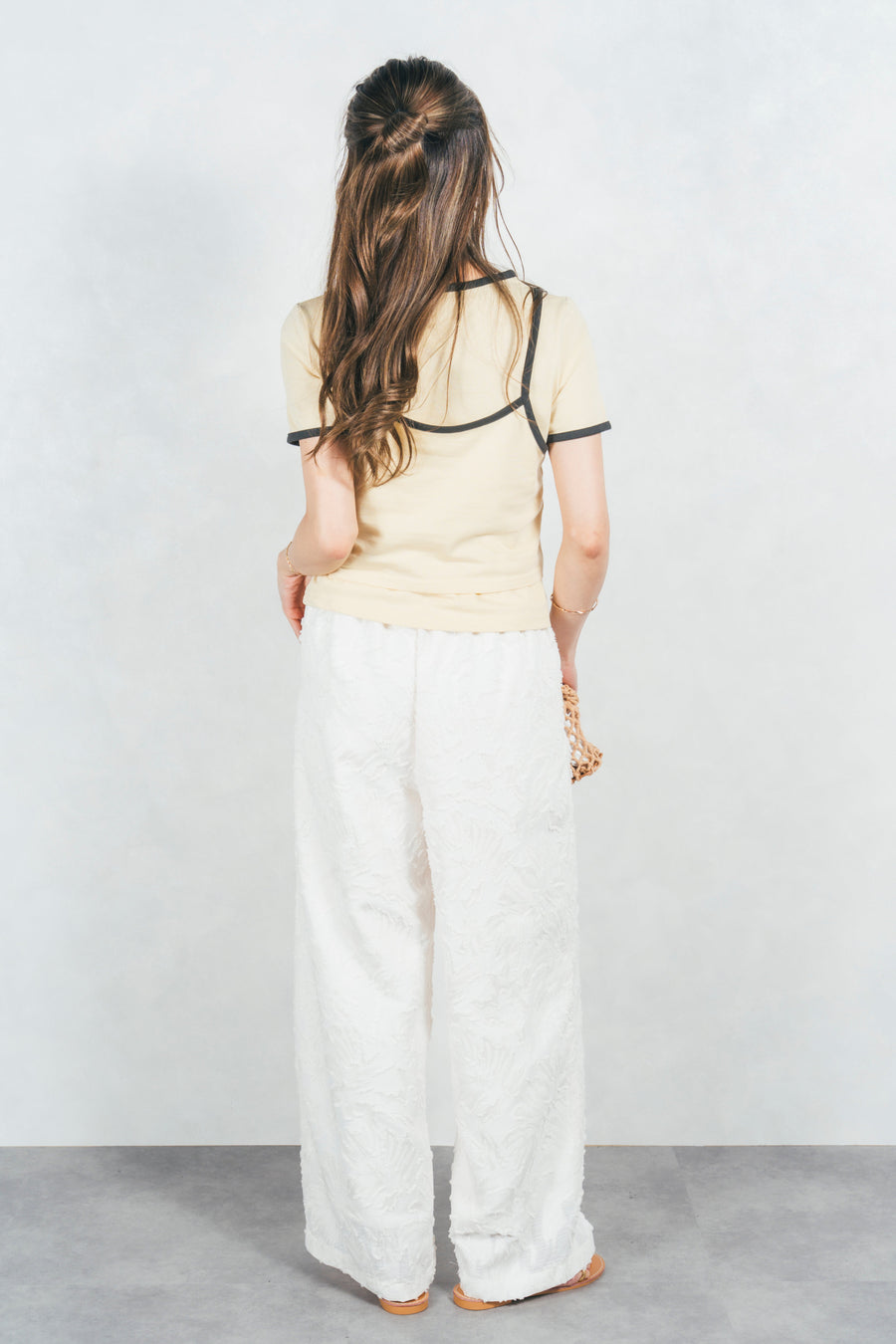 ［SET］キャミ付きリンガーTシャツ+フリンジジャガードリラックスパンツ（2SET）