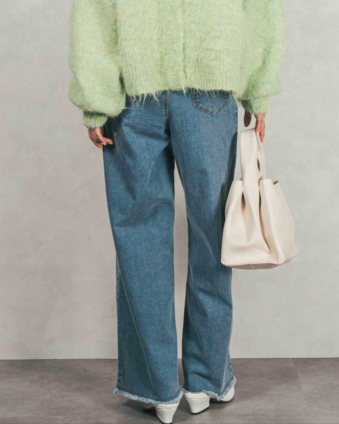 センターシーム リラックスカラーデニム (BLEACH)