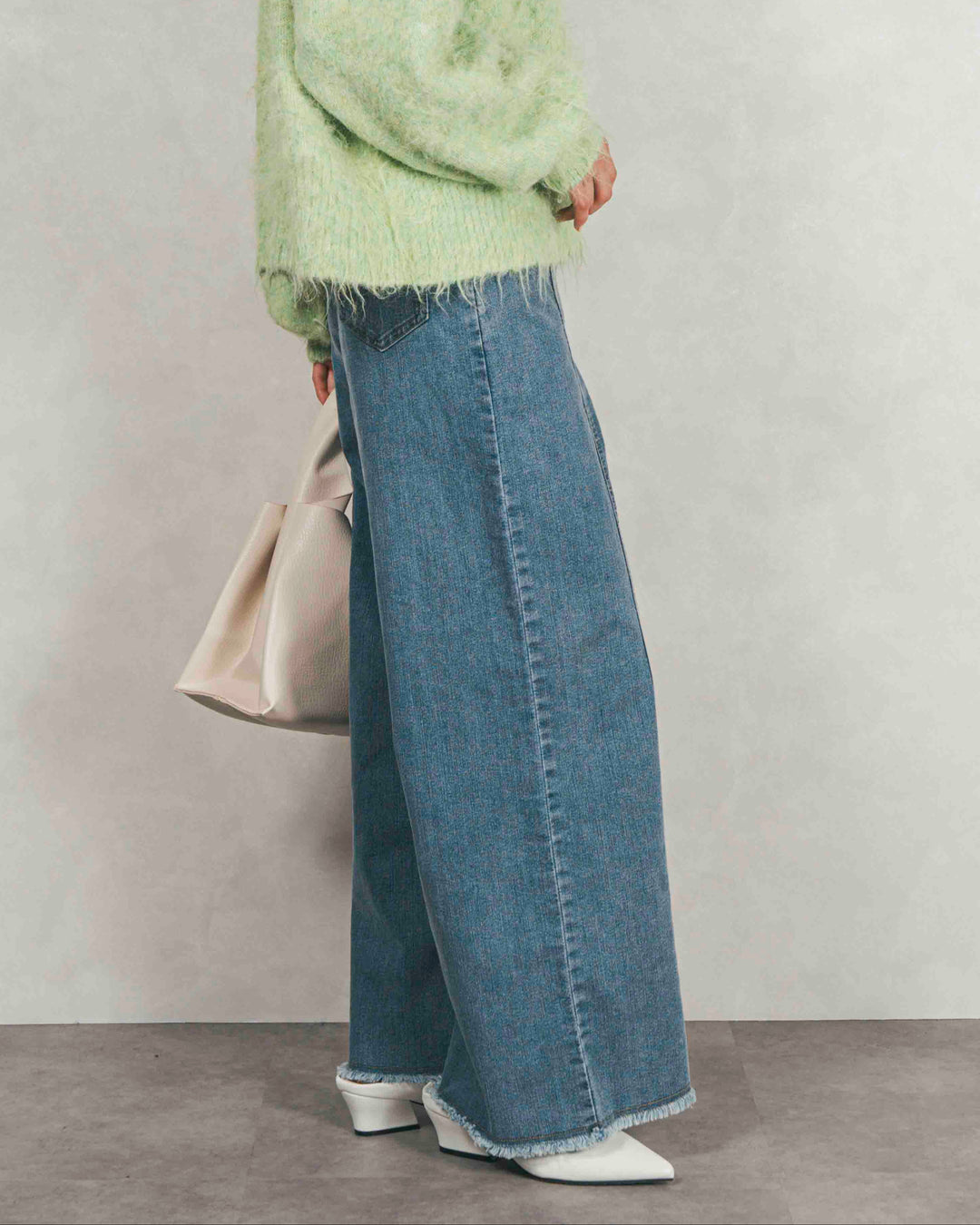 センターシーム リラックスカラーデニム (BLEACH)