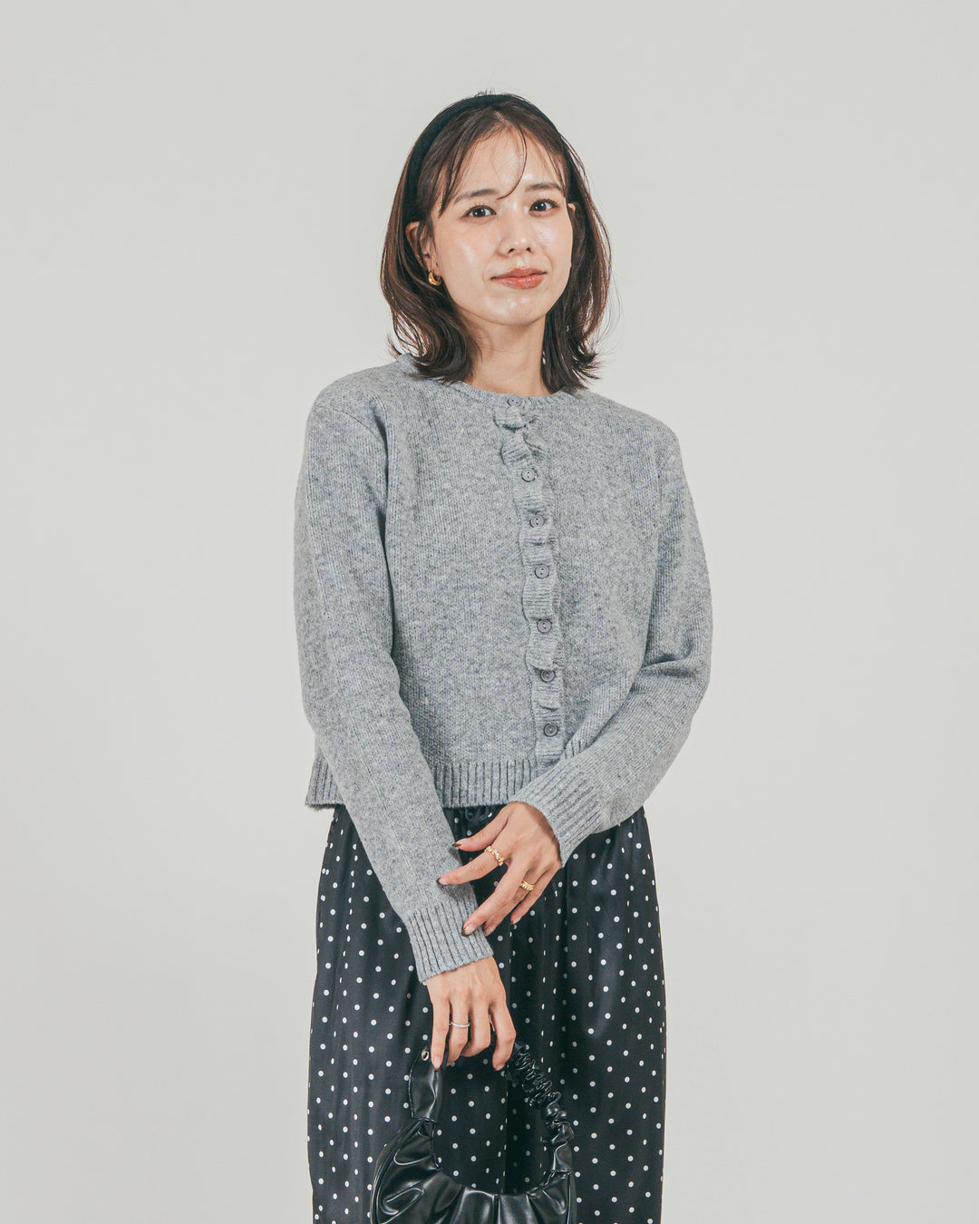 ［SET］フロントフリルメランジニットカーデ + ドットサテンパンツ（2SET）