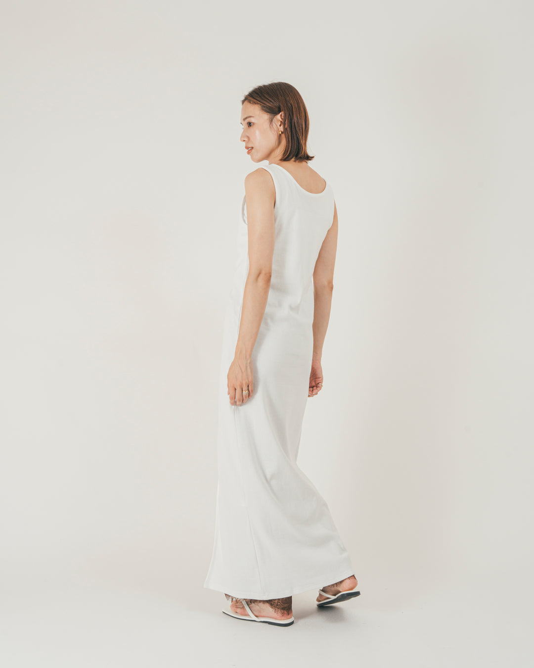 ［SET］フロントデザインジレワンピ + サテン裾レース Relaxパンツ（2SET）