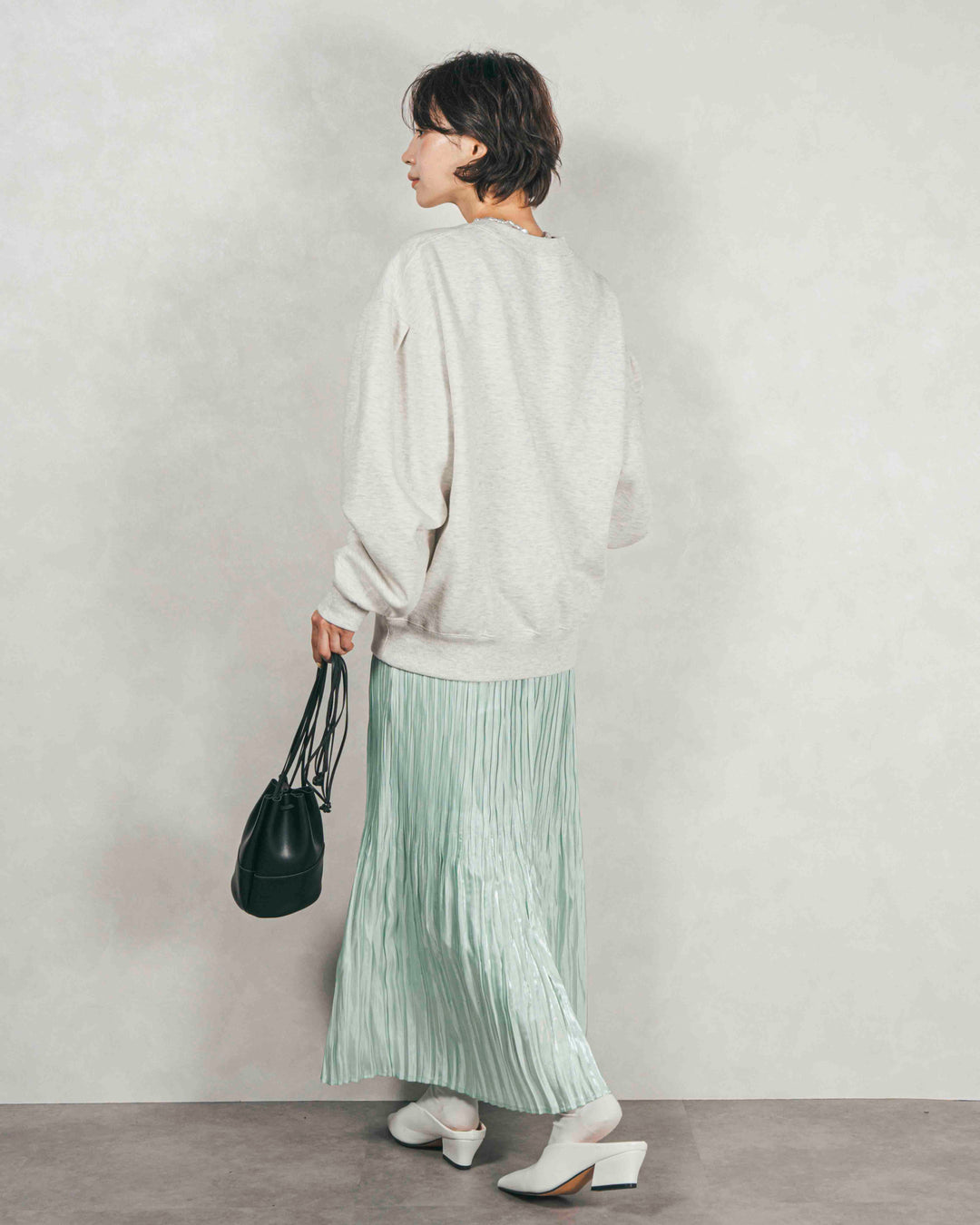 シャイニーサテンプリーツスカート