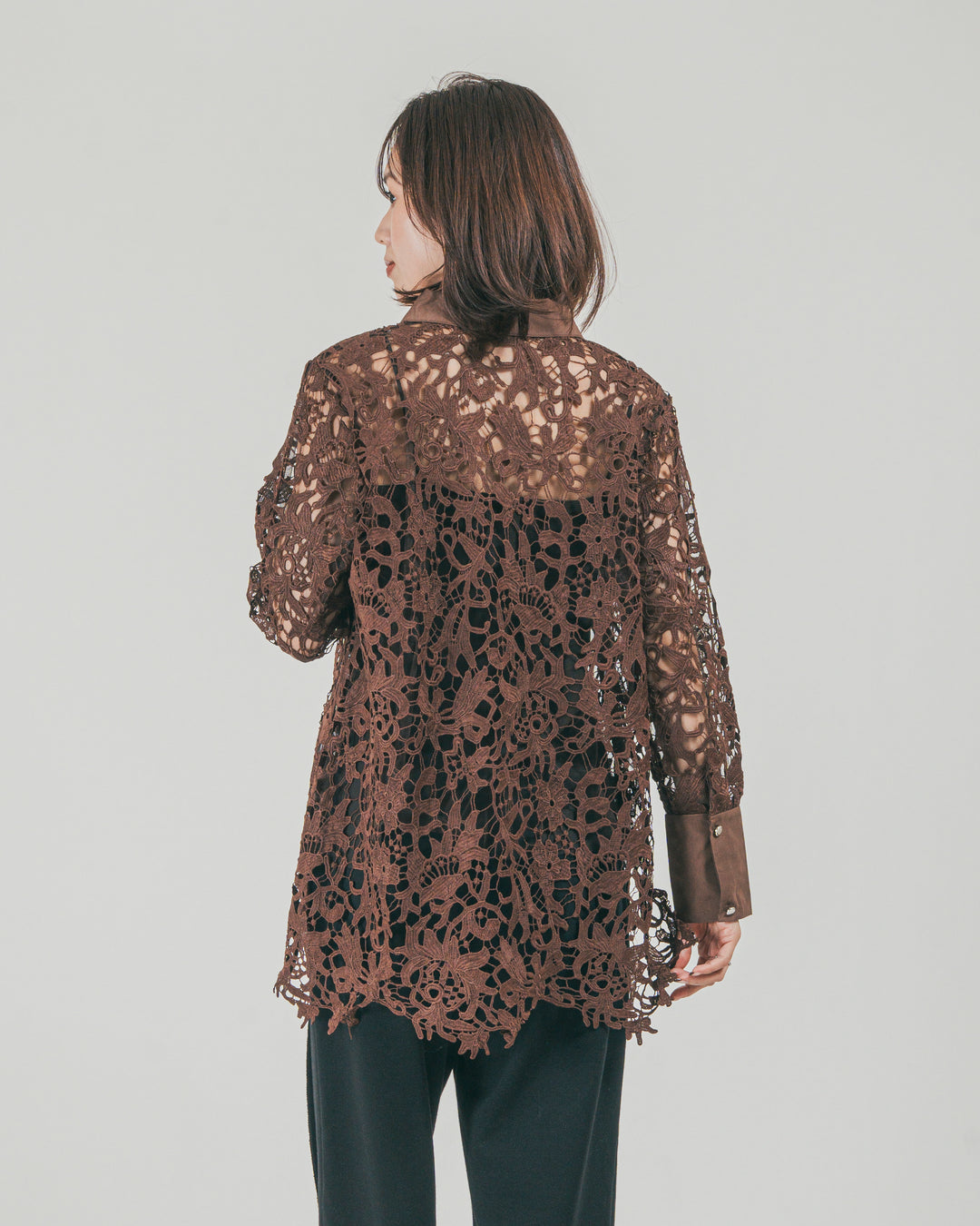 ［SET］コントラストレース デザインシャツ + 2-Way ウェーブデザインスウェットパンツ（2SET）