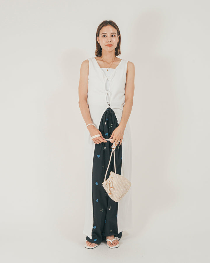 ［SET］フロントデザインジレワンピ + Flower刺繍リラックスパンツ（2SET）