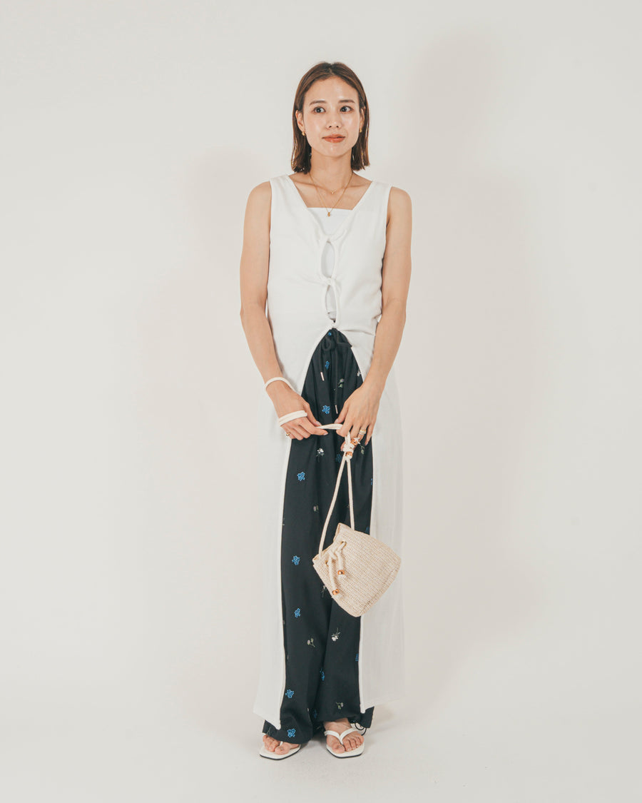 ［SET］フロントデザインジレワンピ + Flower刺繍リラックスパンツ（2SET）