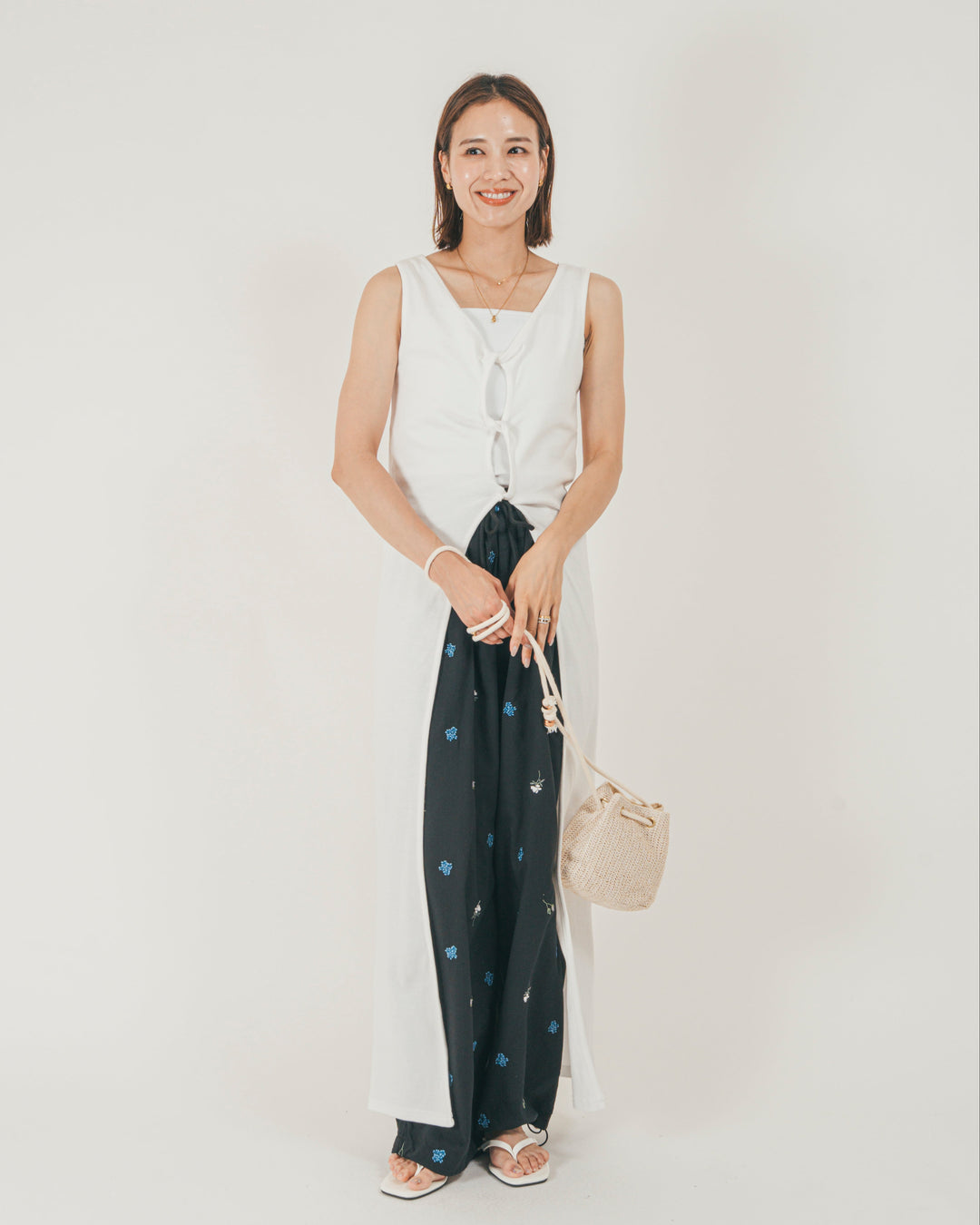 ［SET］フロントデザインジレワンピ + Flower刺繍リラックスパンツ（2SET）