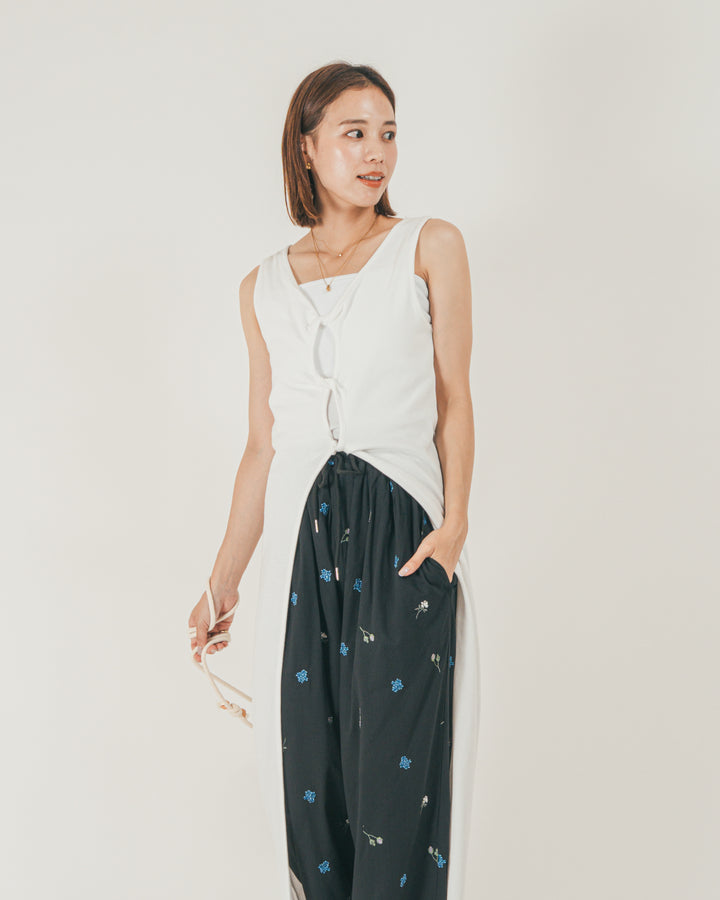 ［SET］フロントデザインジレワンピ + Flower刺繍リラックスパンツ（2SET）