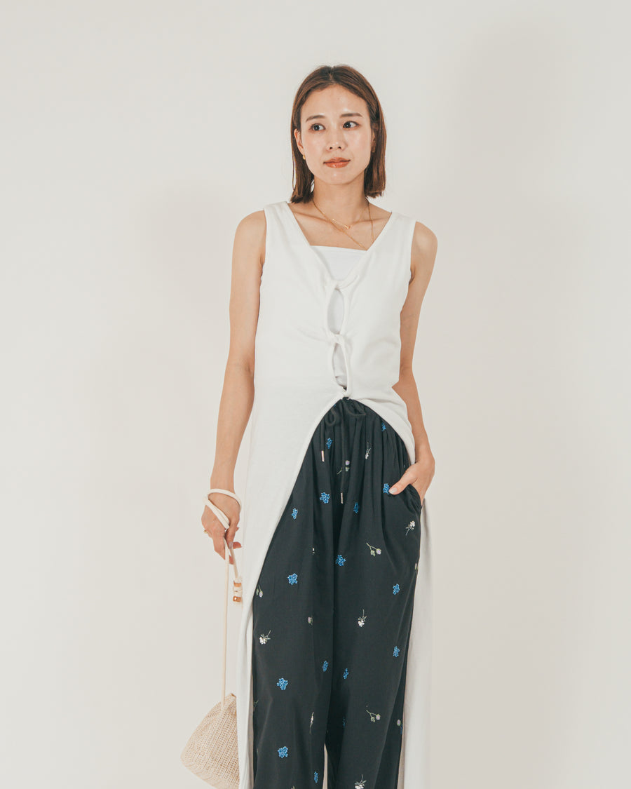 ［SET］フロントデザインジレワンピ + Flower刺繍リラックスパンツ（2SET）