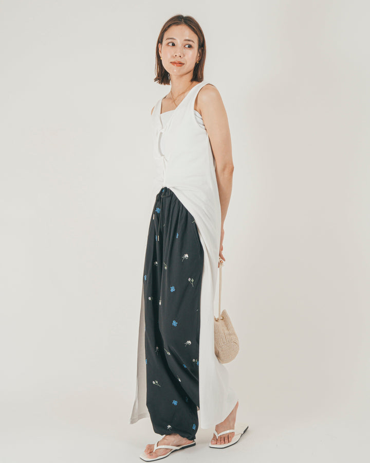 ［SET］フロントデザインジレワンピ + Flower刺繍リラックスパンツ（2SET）