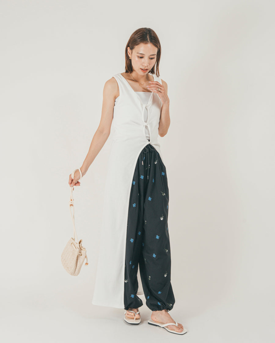 ［SET］フロントデザインジレワンピ + Flower刺繍リラックスパンツ（2SET）