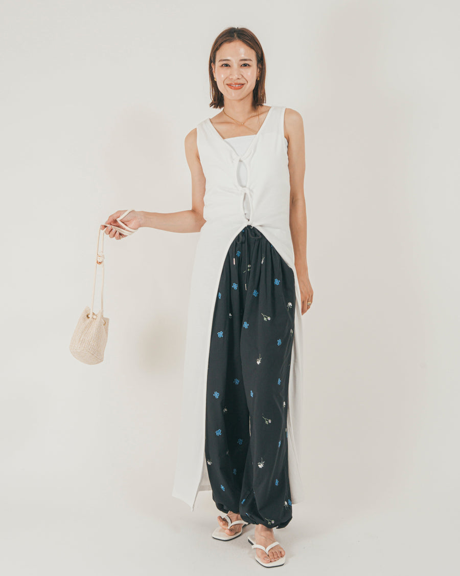 ［SET］フロントデザインジレワンピ + Flower刺繍リラックスパンツ（2SET）