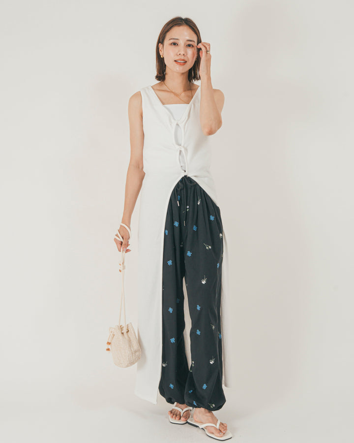 ［SET］フロントデザインジレワンピ + Flower刺繍リラックスパンツ（2SET）