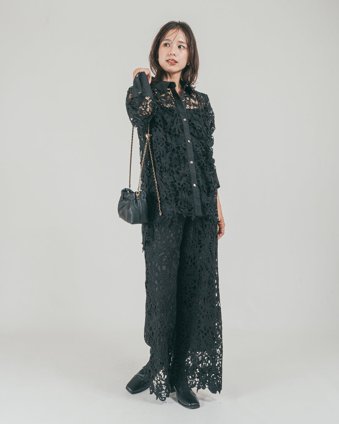 ［SET］コントラストレース デザインシャツ + セミワイドレースパンツ（2SET）