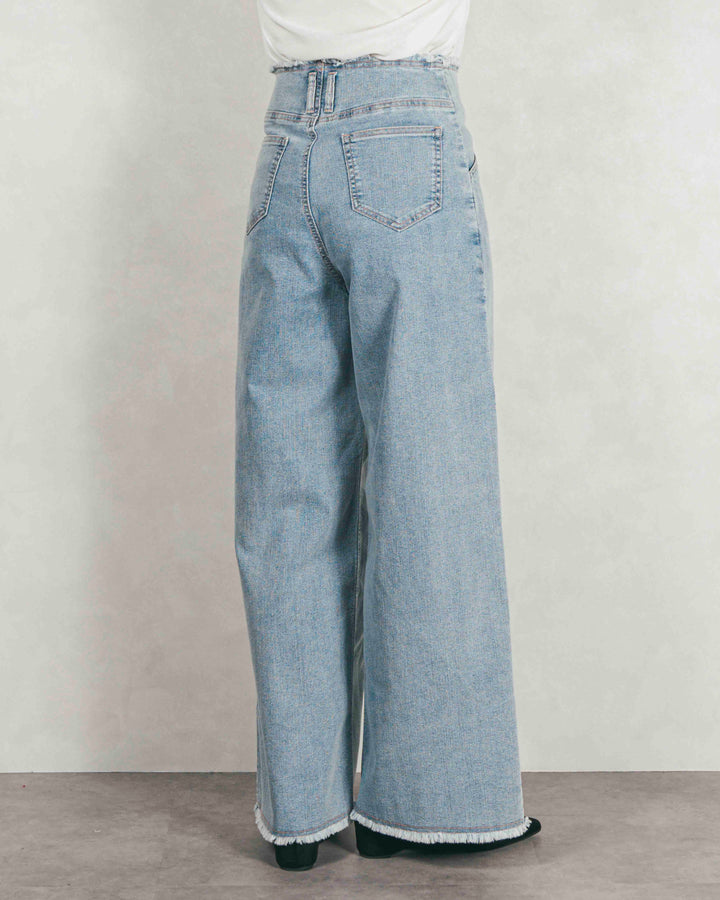 センターシーム リラックスカラーデニム (BLEACH)