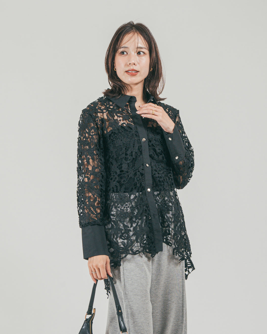 ［SET］コントラストレース デザインシャツ + 2-Way ウェーブデザインスウェットパンツ（2SET）