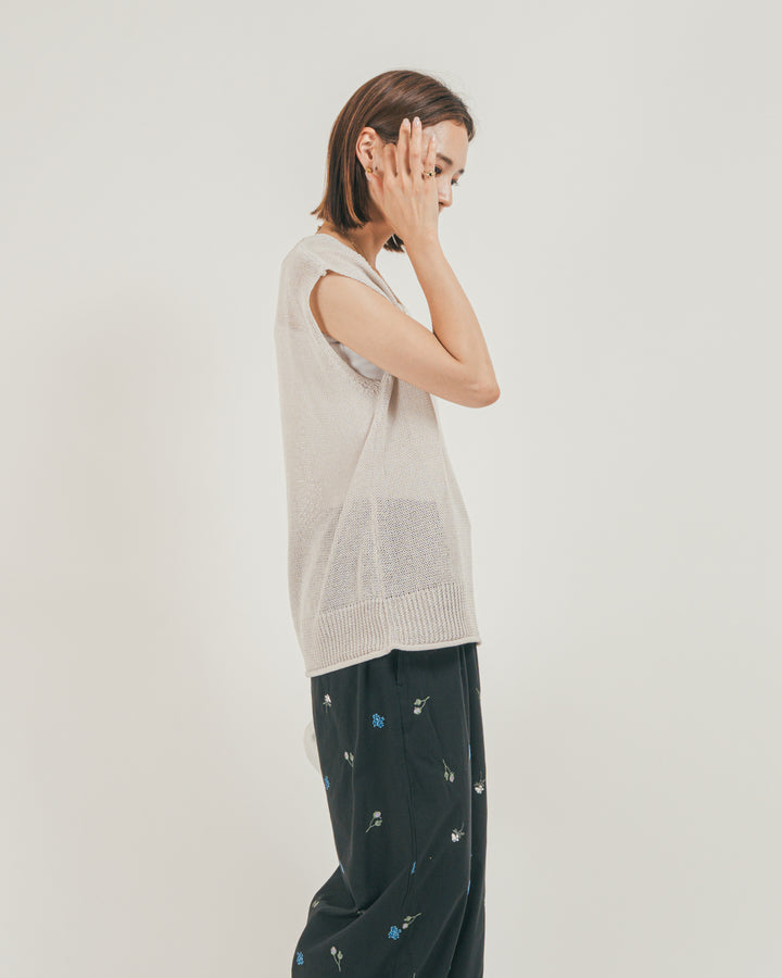 ［SET］ドライタッチ Vネックサマーニットベスト + Flower刺繍リラックスパンツ（2SET）