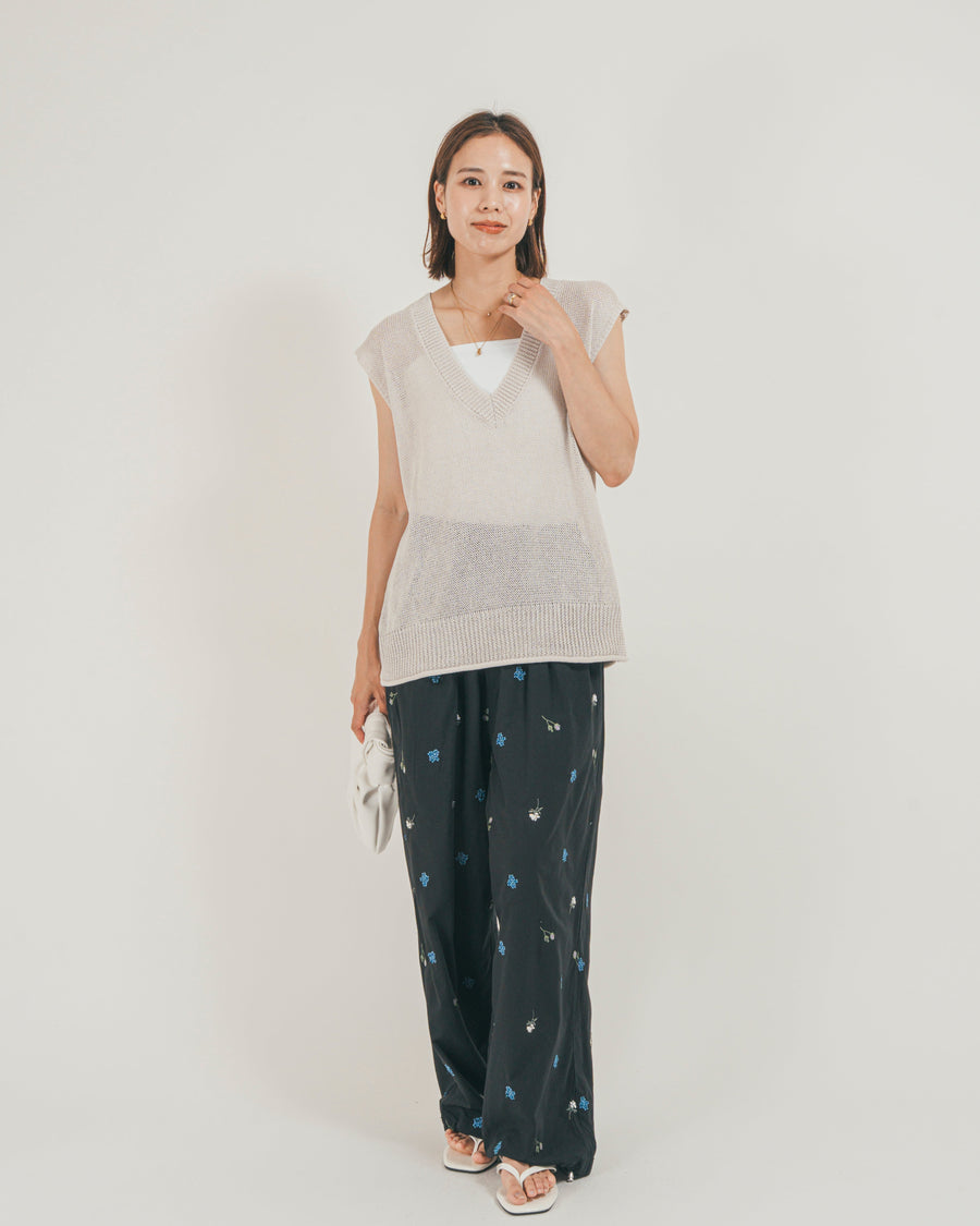 ［SET］ドライタッチ Vネックサマーニットベスト + Flower刺繍リラックスパンツ（2SET）